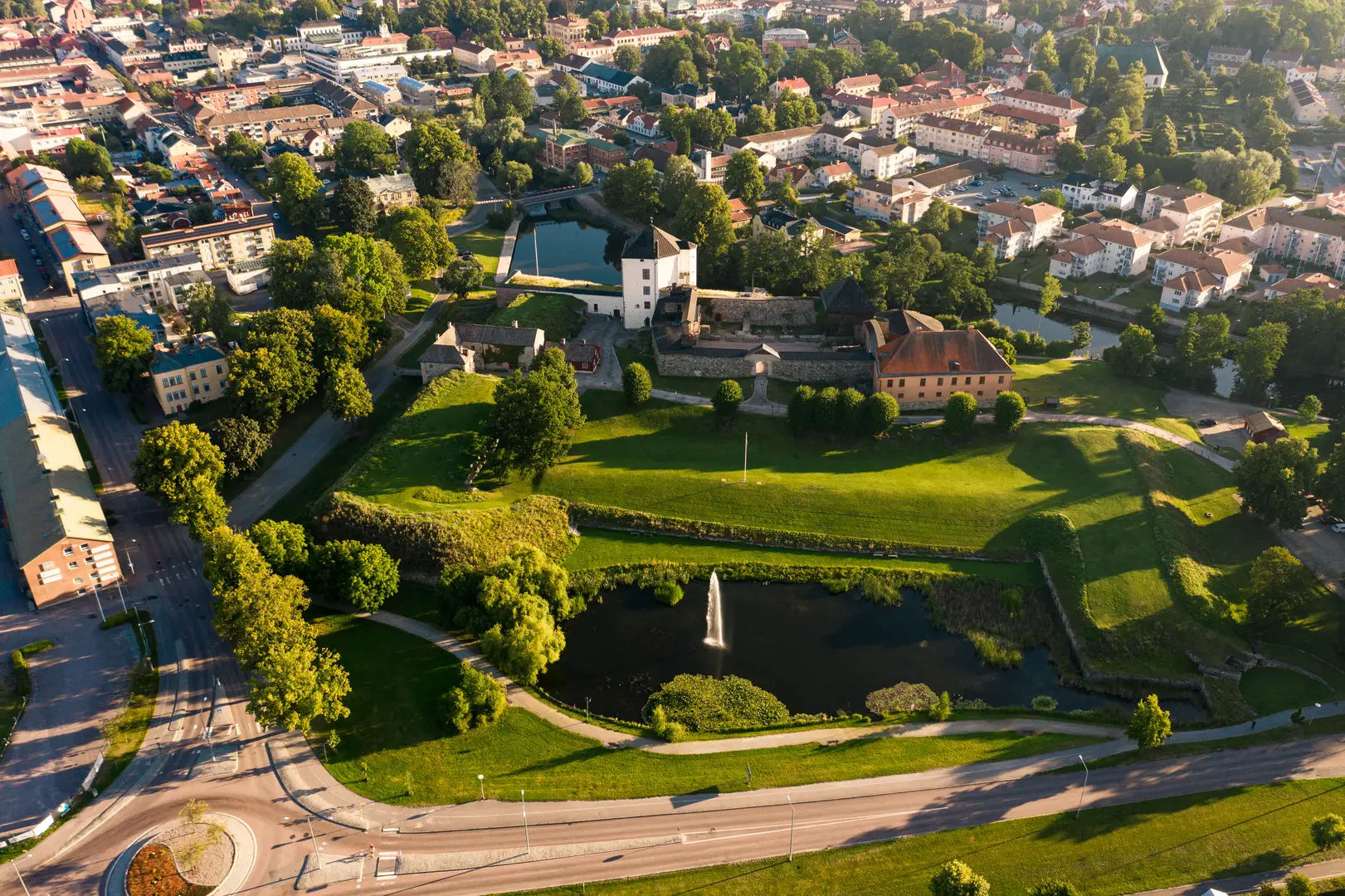Vy över Skara, där vi arbetar med ventilation i bostäder och fastigheter